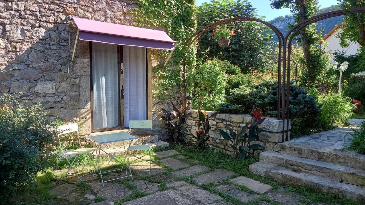 Bed and Breakfast Le Clos De La Roseraie Saint-Martin-Labouval Exterior foto