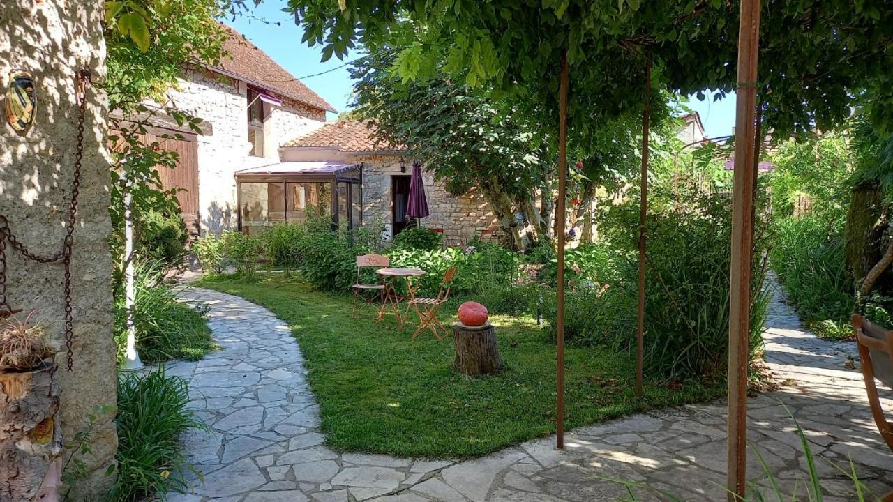 Bed and Breakfast Le Clos De La Roseraie Saint-Martin-Labouval Exterior foto